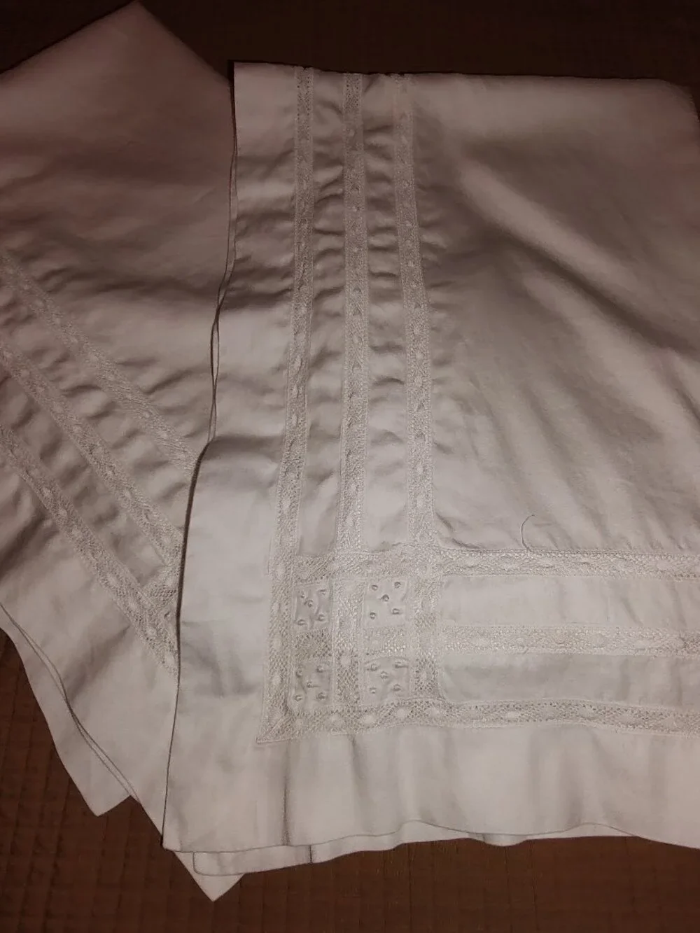 DEA PAIR QUEEN SHAMS SUSY LACE AND LOVE KNOTS IVORY EGYPTIAN COTTON SATEEN ITALY